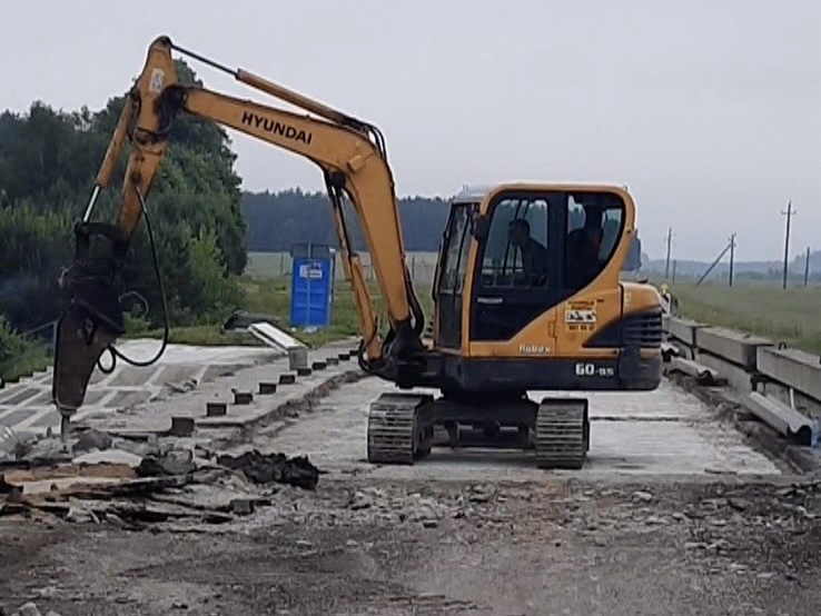 Мини-экскаватор с гидромолотом Гродно